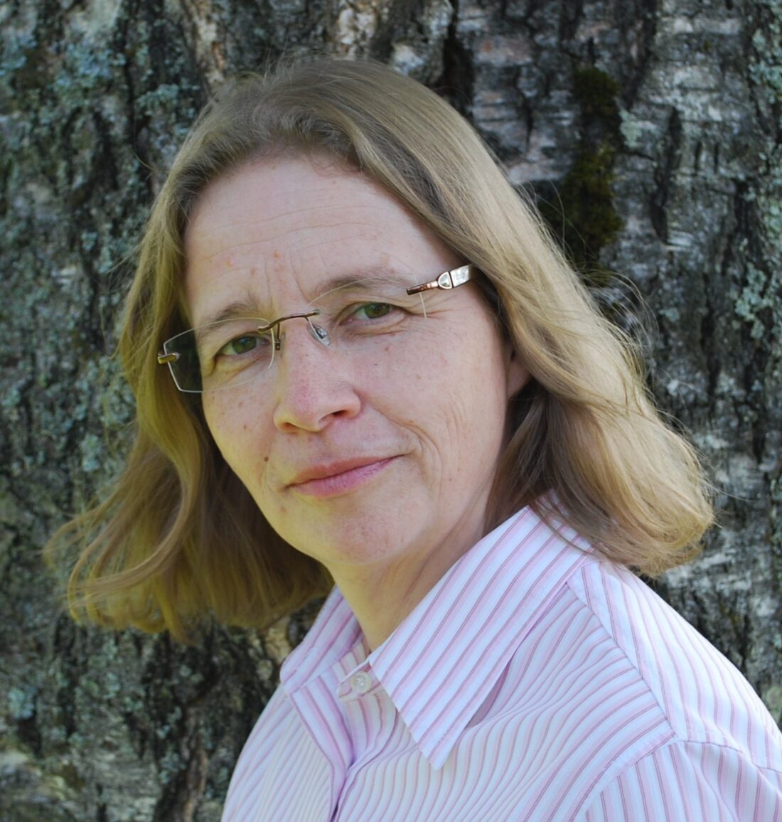 Kasvokuva kirjailija Jaana Lehtiöstä.