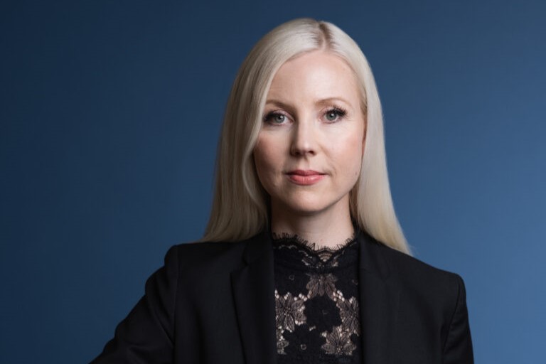 Jessikka Aron kasvokuva.